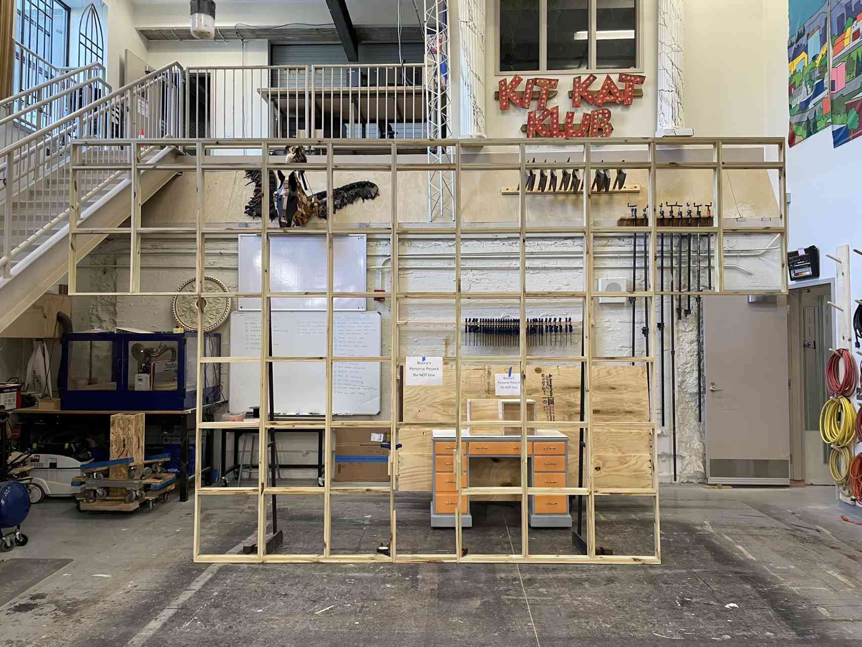 /images/theater/wall-frame.jpg